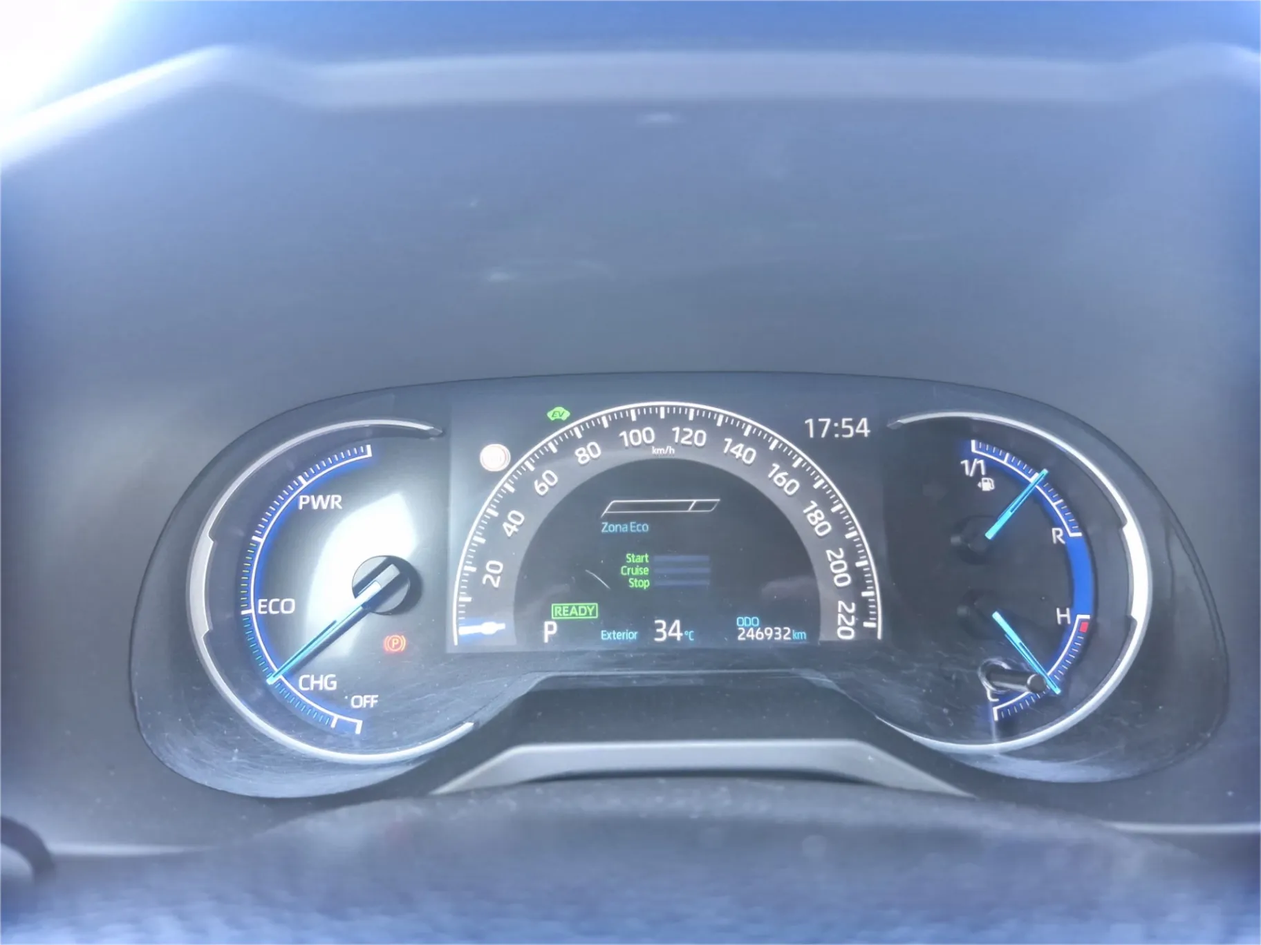 Toyota RAV4 gen 5 - Miniatura 8