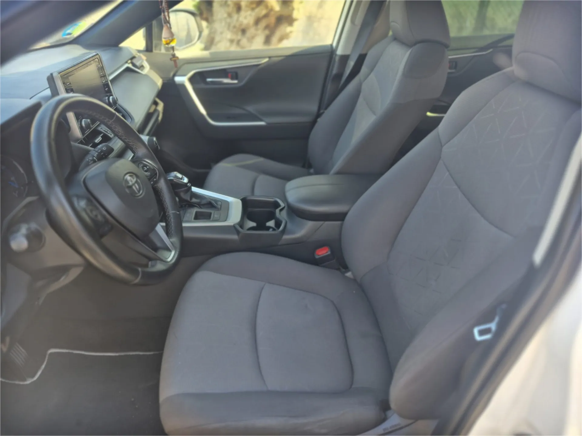 Toyota RAV4 gen 5 - Miniatura 9