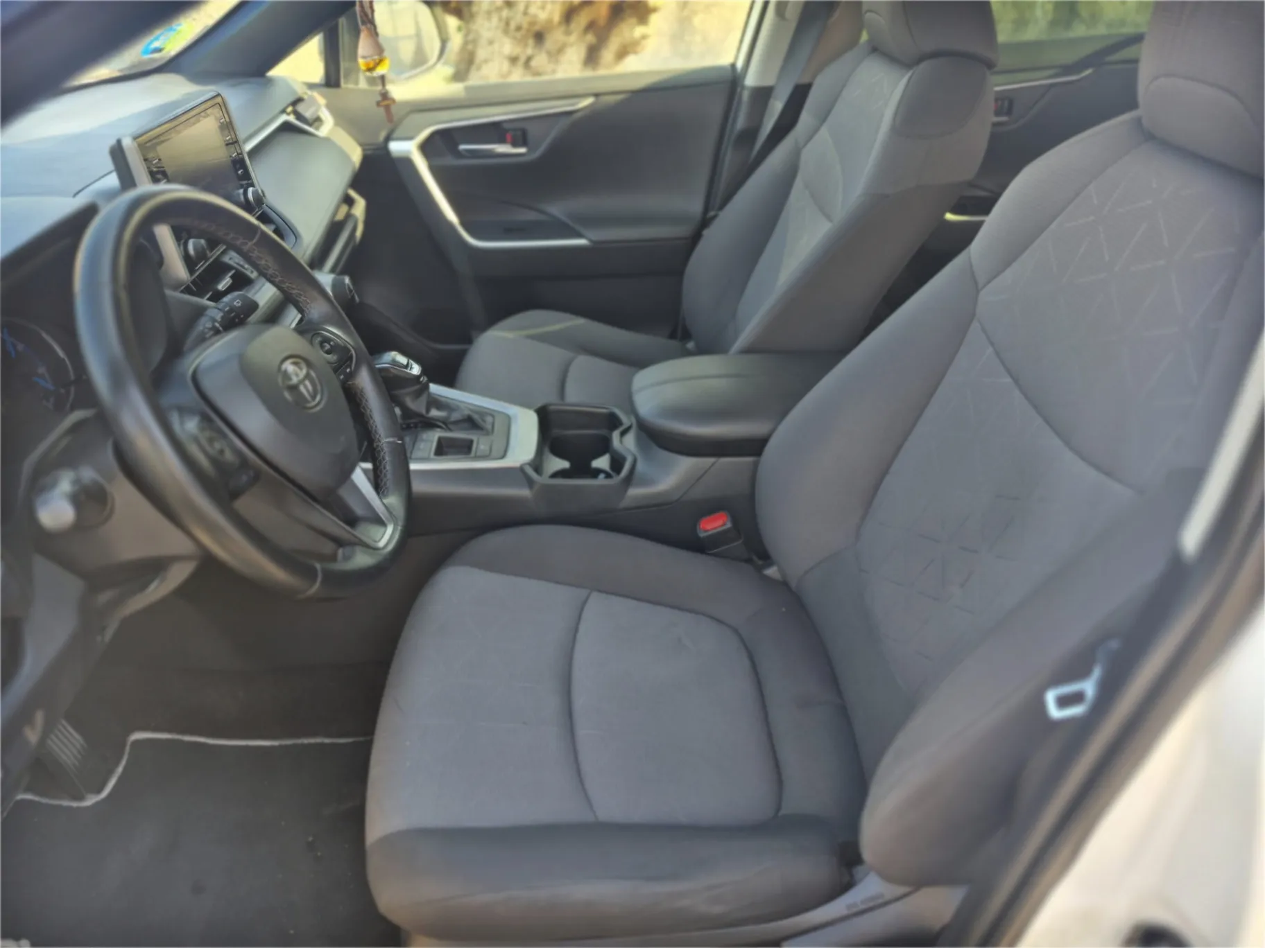 Toyota RAV4 gen 5 - Miniatura 10