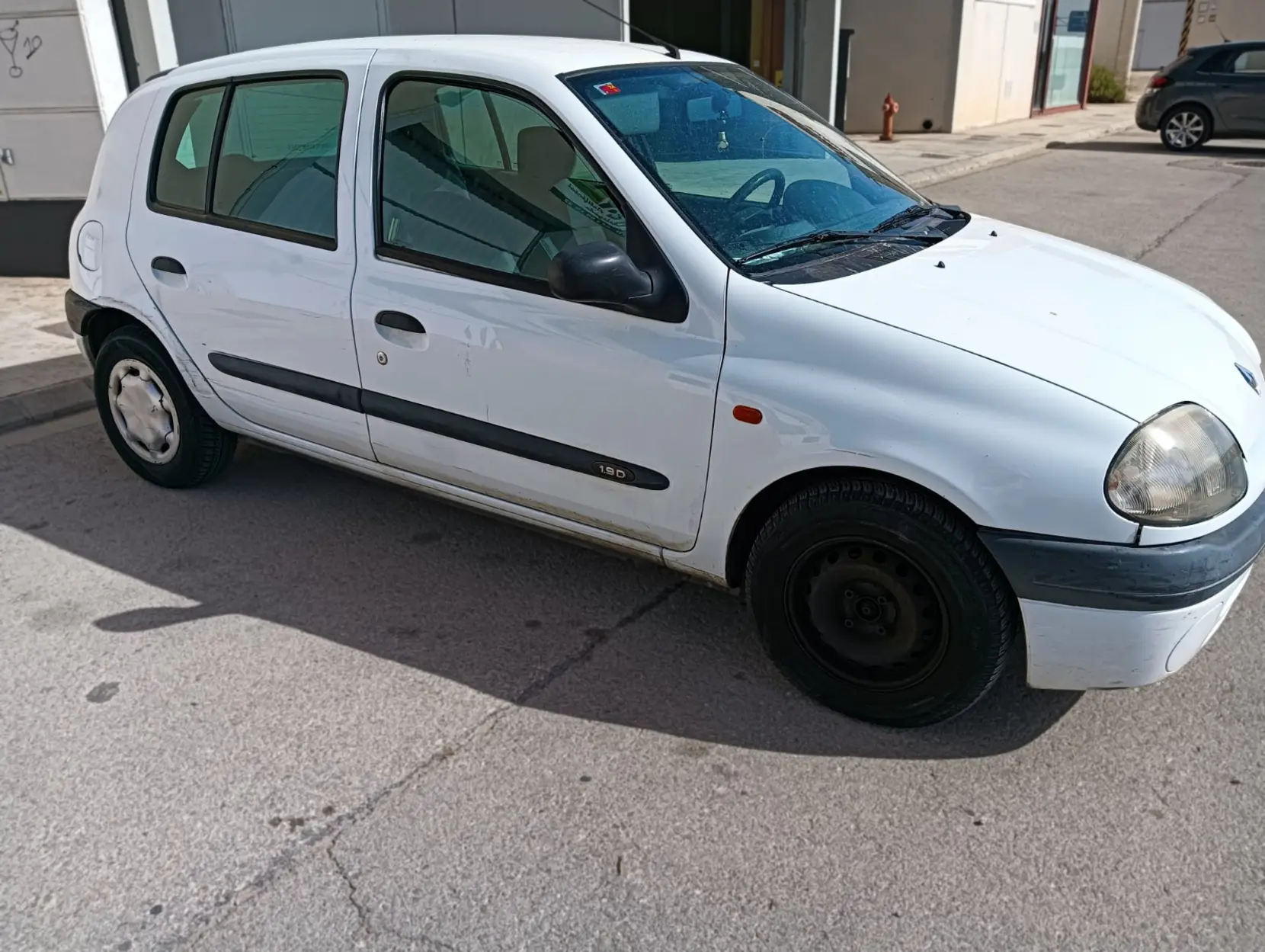 RENAULT CLIO 1.9 D - Miniatura 3