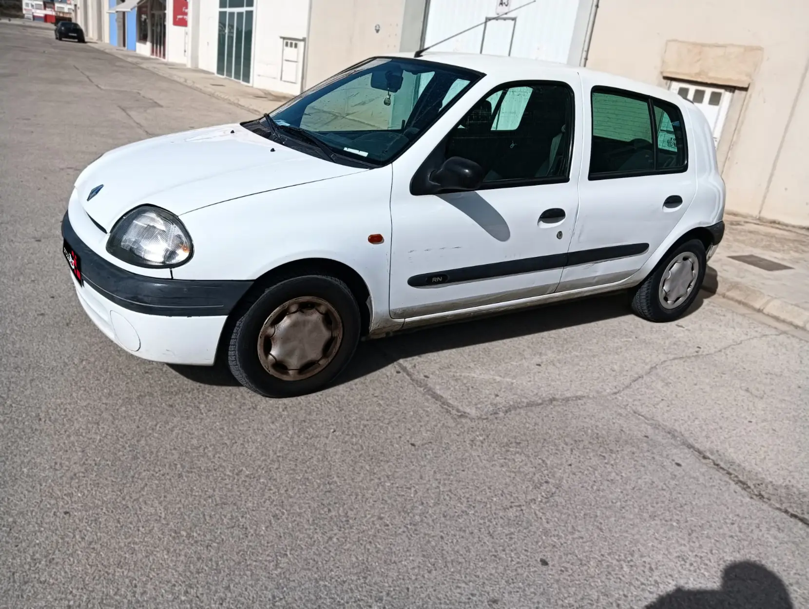 RENAULT CLIO 1.9 D - Miniatura 4