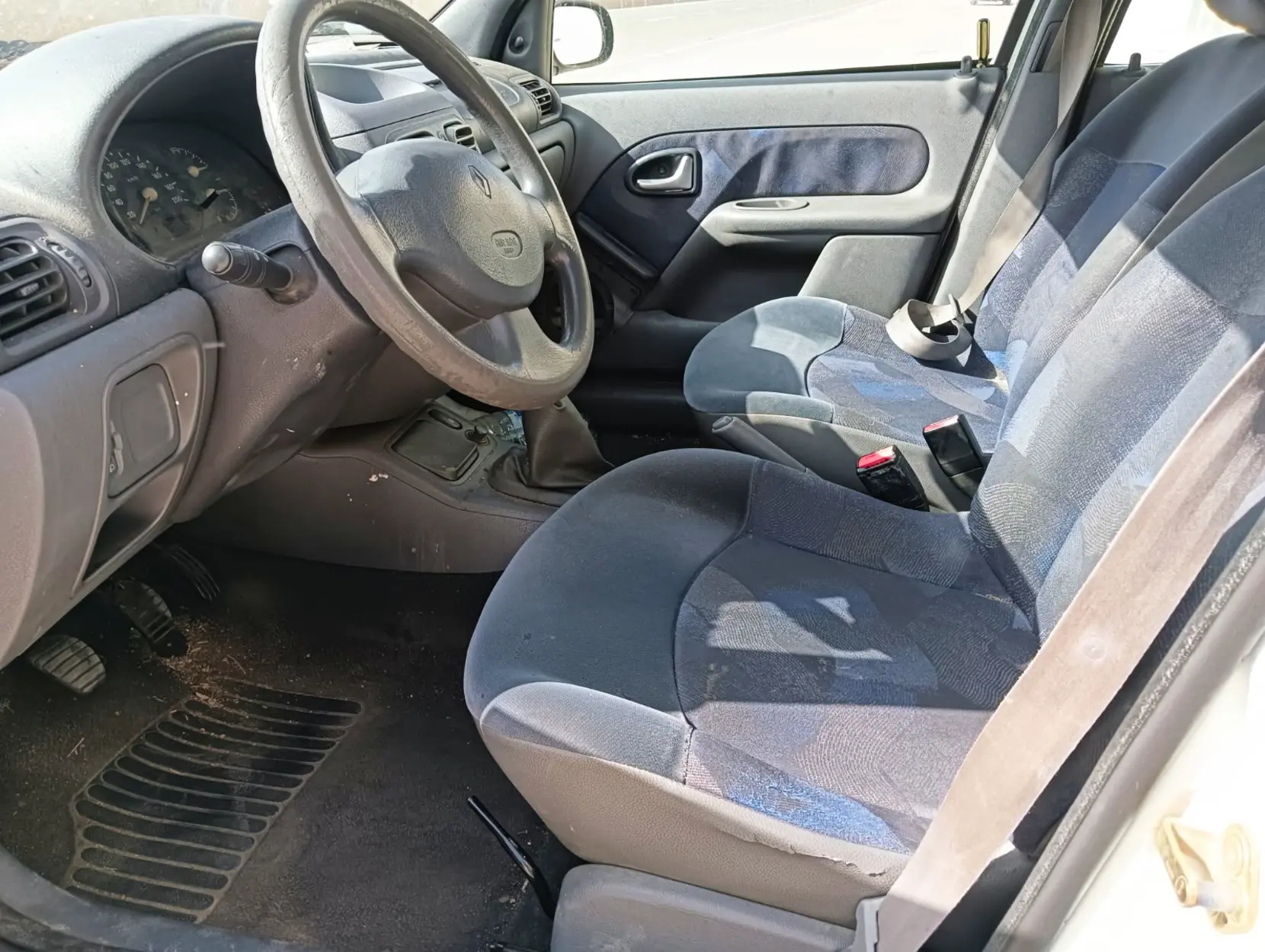 RENAULT CLIO 1.9 D - Miniatura 6
