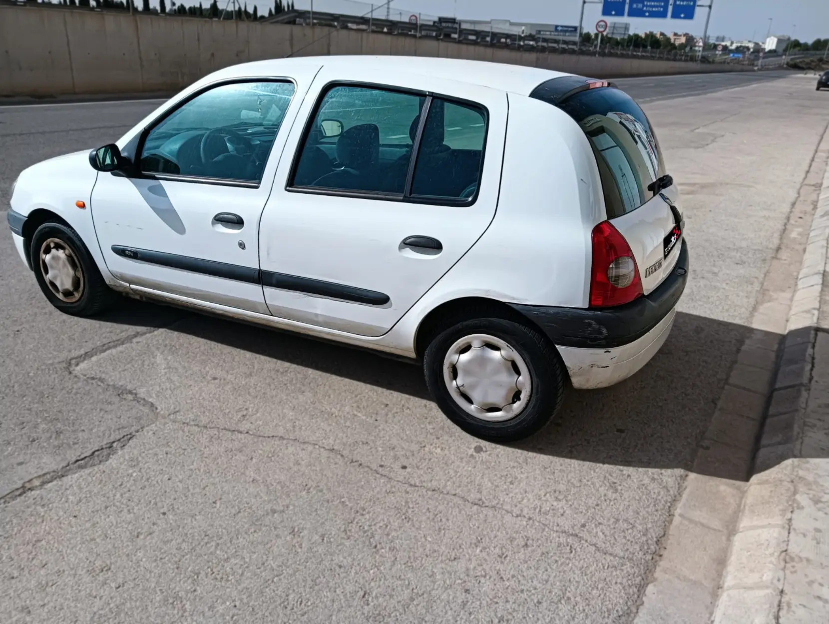 RENAULT CLIO 1.9 D - Miniatura 2